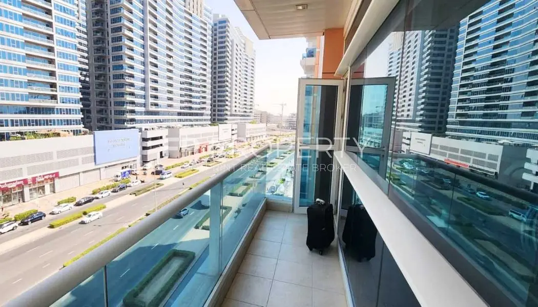 Spacious 2BR | Road View | 2 Balconies | Vacant on Transfer