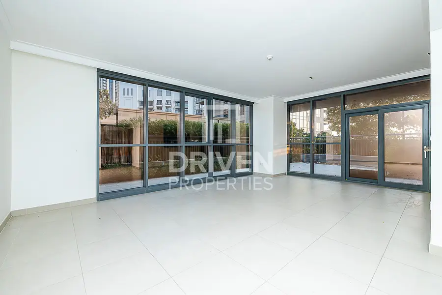 Spacious Layout | Vacant on Transfer | Modern Apt